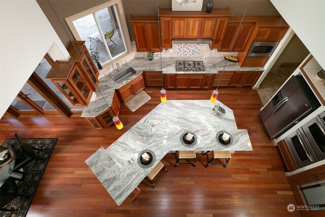 living room with sink, dark wood-type flooring, and a high ceiling