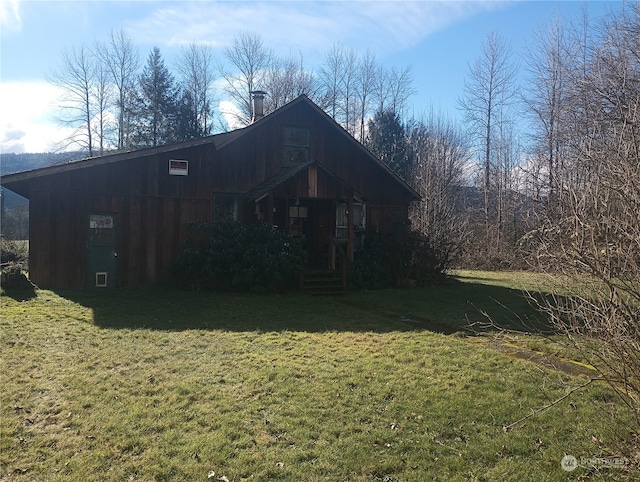 view of side of property featuring a yard