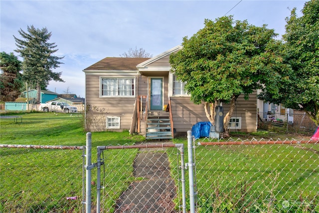 view of front of house featuring a front yard