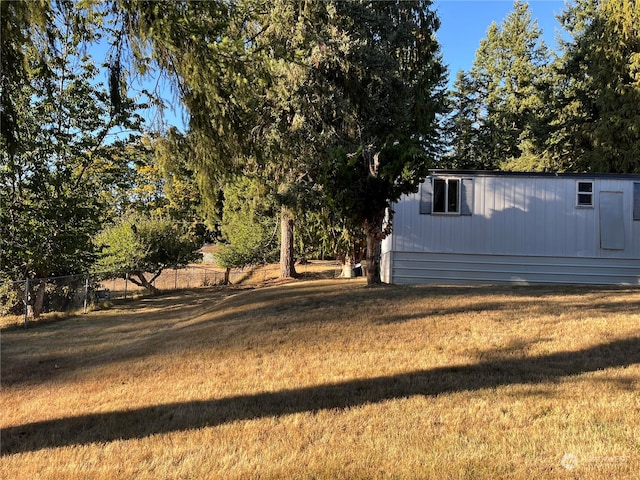 view of yard with an outdoor structure