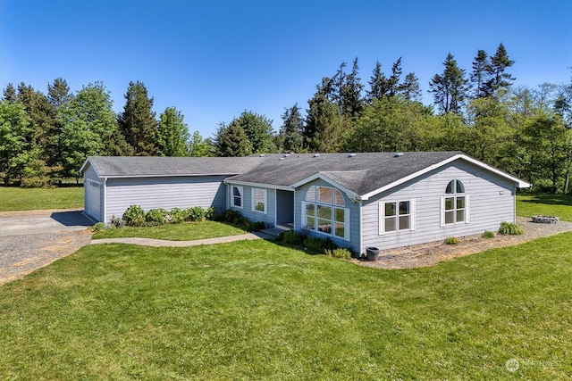 ranch-style home featuring a front lawn