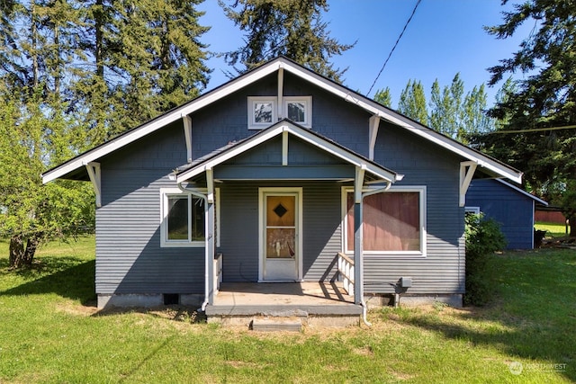 view of front facade with a front yard