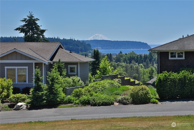 view of front of house with a mountain view