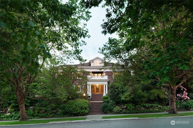 view of front facade