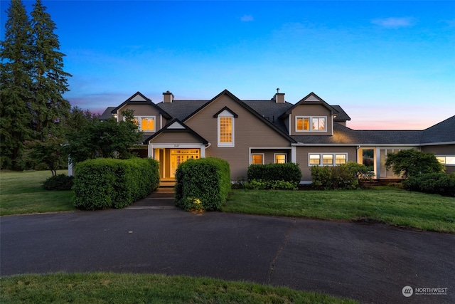 view of front of house featuring a yard