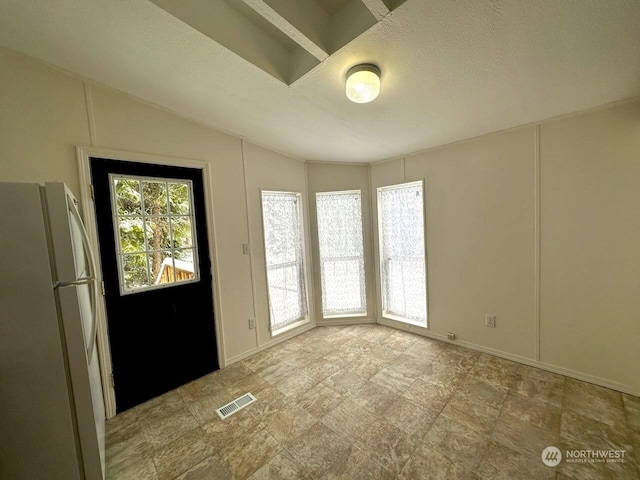Listing photo 2 - caption unavailable