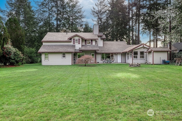 view of front of property with a front lawn