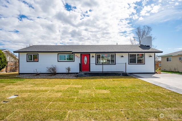 single story home featuring a front yard