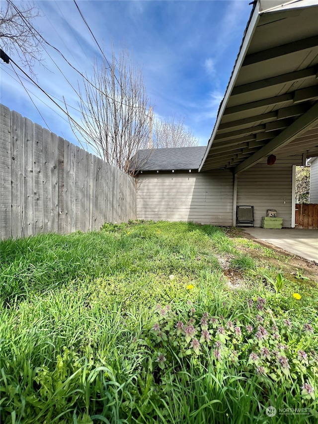 view of yard featuring a patio area