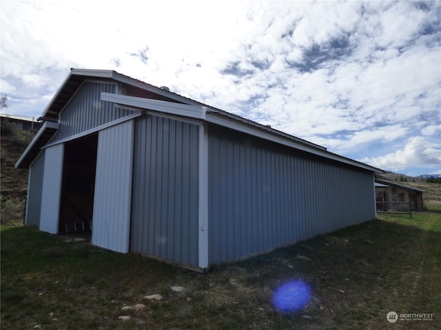 view of outbuilding