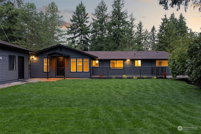 view of front of house featuring a yard