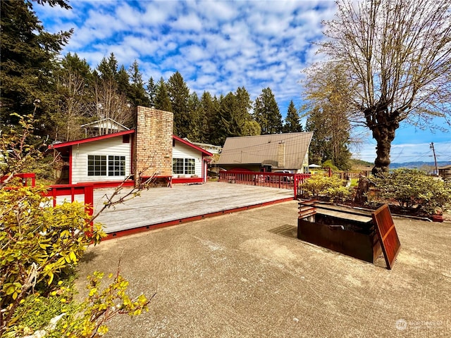 view of front facade featuring a deck