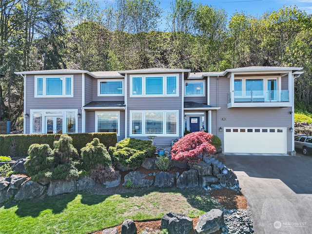 view of front facade featuring a garage