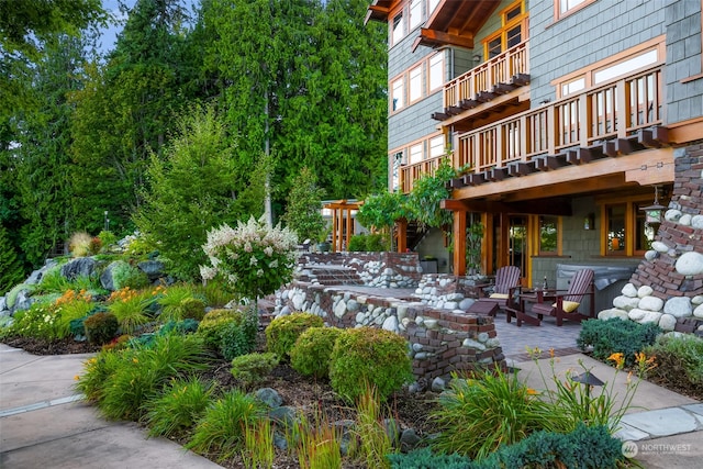 view of property's community featuring a patio area