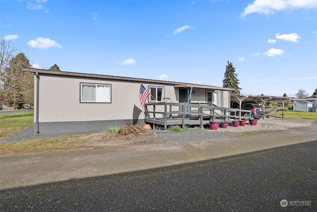 manufactured / mobile home with a wooden deck