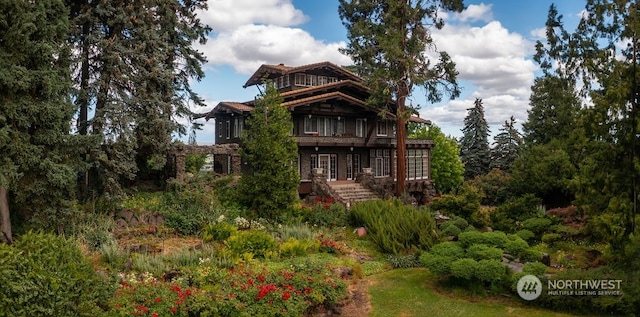 view of front of home featuring a balcony