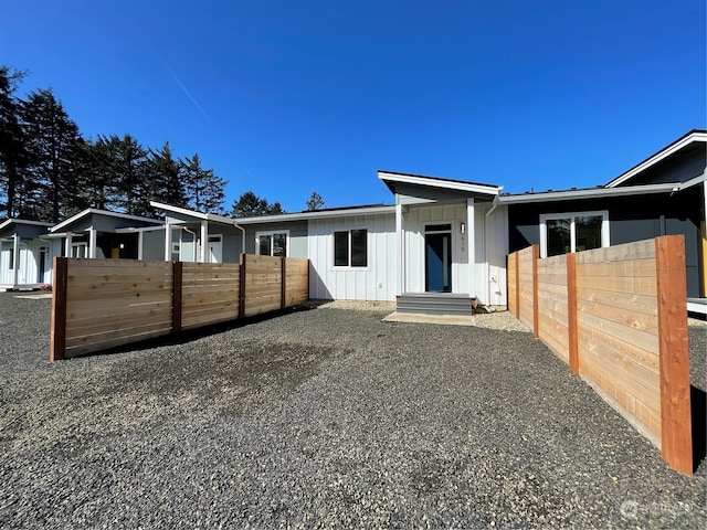 view of front of property