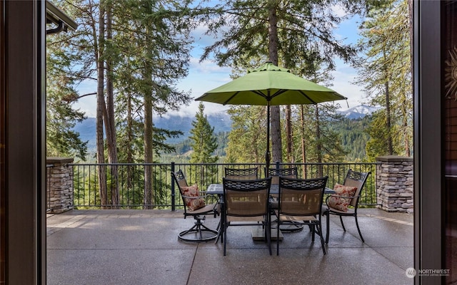 1450 Pinegrass Loop, Cle Elum, WA 98922 - view of patio featuring outdoor dining space and a mountain view
