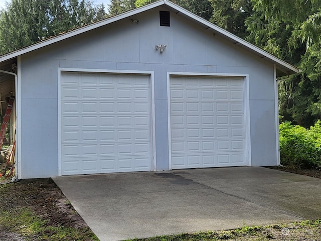 view of detached garage