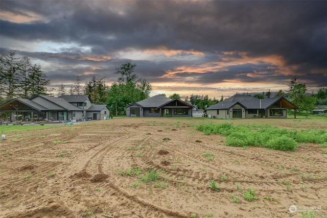 view of yard at dusk