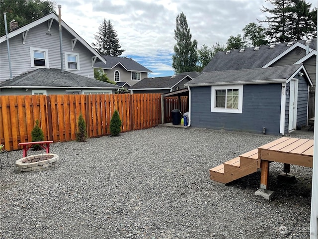 view of yard featuring a fire pit