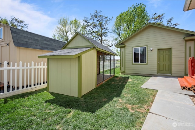 view of yard with a shed