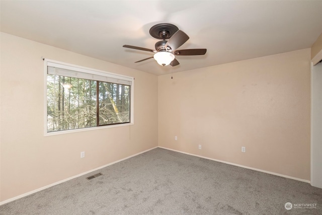 carpeted empty room featuring ceiling fan