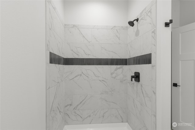 bathroom featuring tiled shower