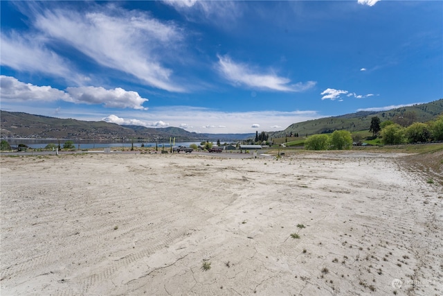 Listing photo 3 for 150 Loretta Ln, Chelan WA 98816