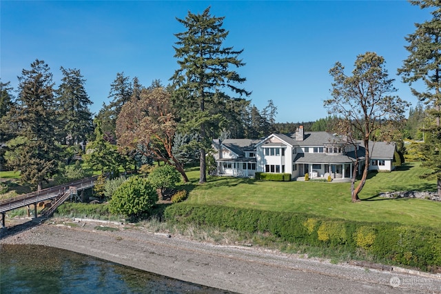 exterior space featuring a front yard