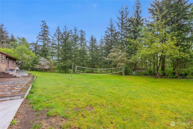 view of yard with volleyball court