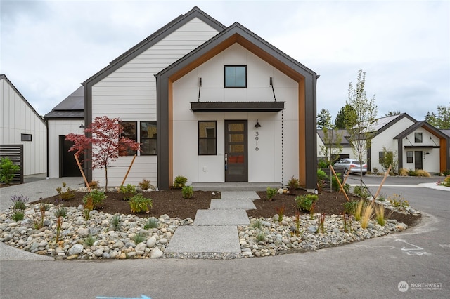 view of modern farmhouse style home