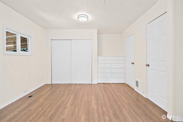 unfurnished bedroom with light hardwood / wood-style floors