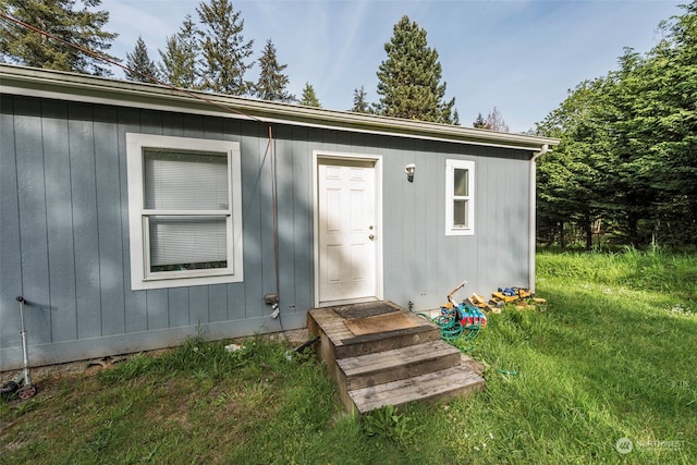 entrance to property featuring a yard