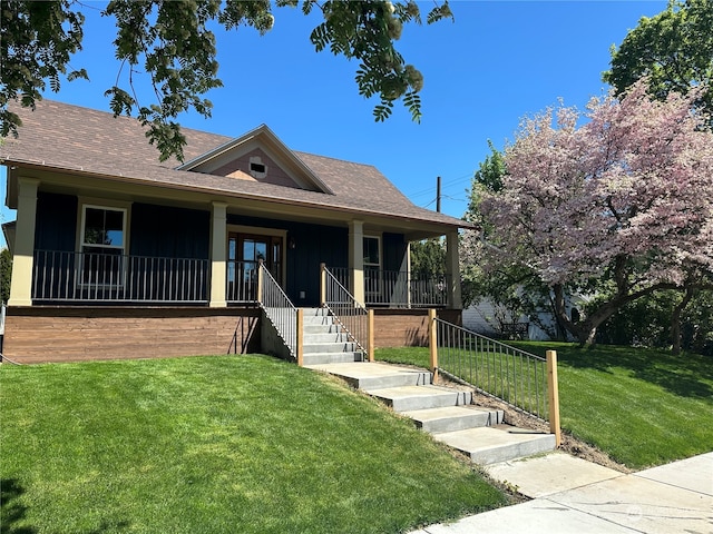 view of front of house featuring a front lawn