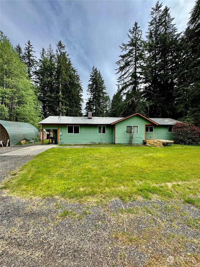 view of front facade featuring a front yard and a carport