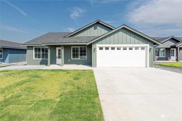 view of front of home featuring a front yard and a garage