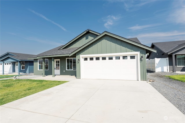 view of front of home featuring a front lawn and a garage