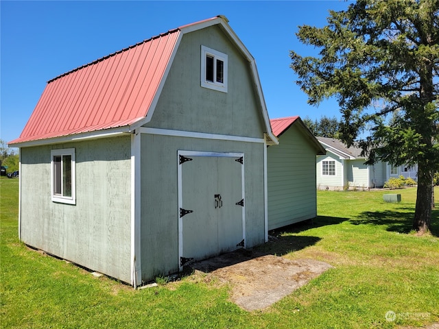 view of shed / structure featuring a lawn