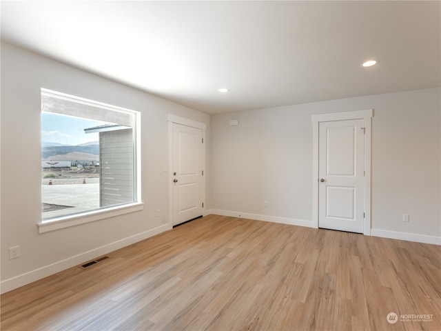 384 Emma Dr, Wenatchee, WA 98801 - empty room featuring light hardwood / wood-style floors