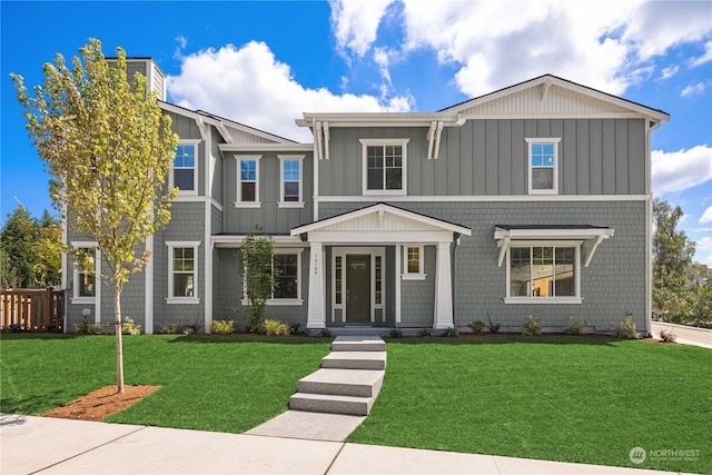 view of front of house featuring a front lawn