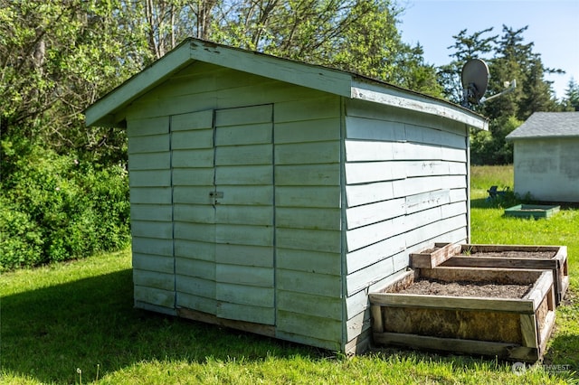 view of shed featuring a garden