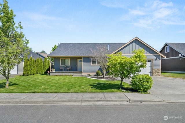 view of front facade with a garage and a front yard