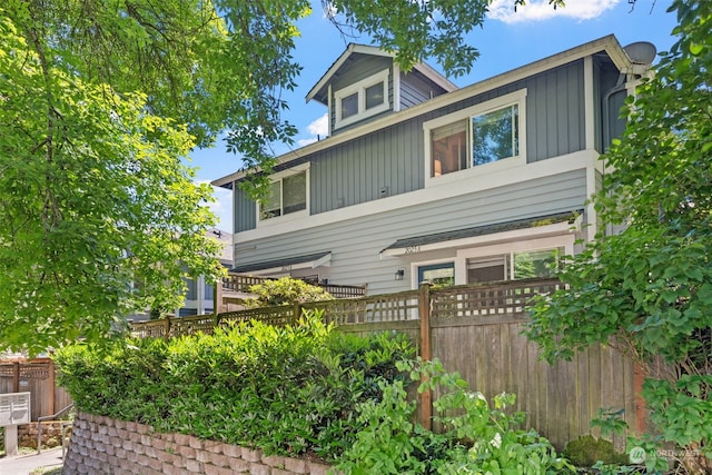 view of front of property featuring fence