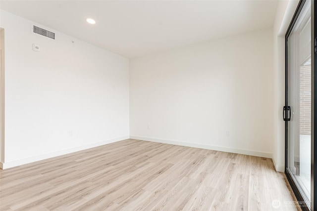 unfurnished room featuring light wood-style floors, recessed lighting, visible vents, and baseboards