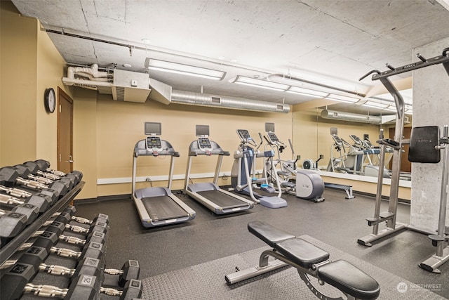 workout area with visible vents and baseboards