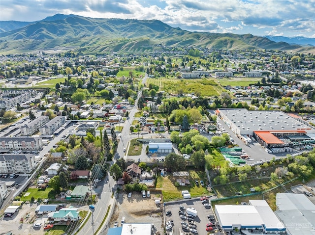 birds eye view of property featuring a mountain view