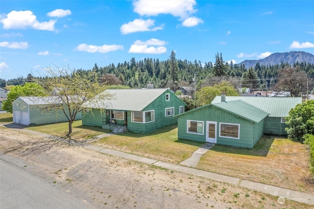 513 Cleveland Ave, South Cle Elum, WA 98943 - view of front facade with a front yard and a mountain view