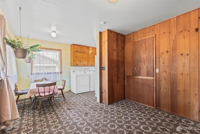 513 Cleveland Ave, South Cle Elum, WA 98943 - interior space with carpet and washer and dryer