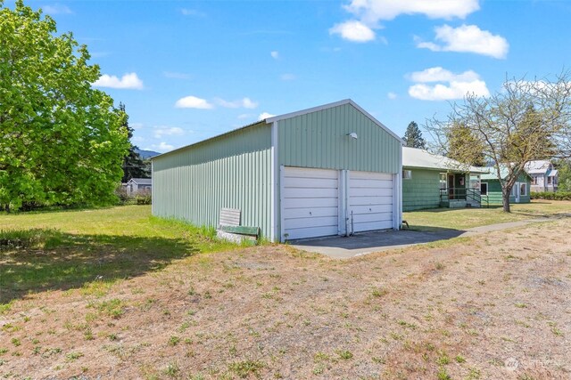 513 Cleveland Ave, South Cle Elum, WA 98943 - garage with a lawn